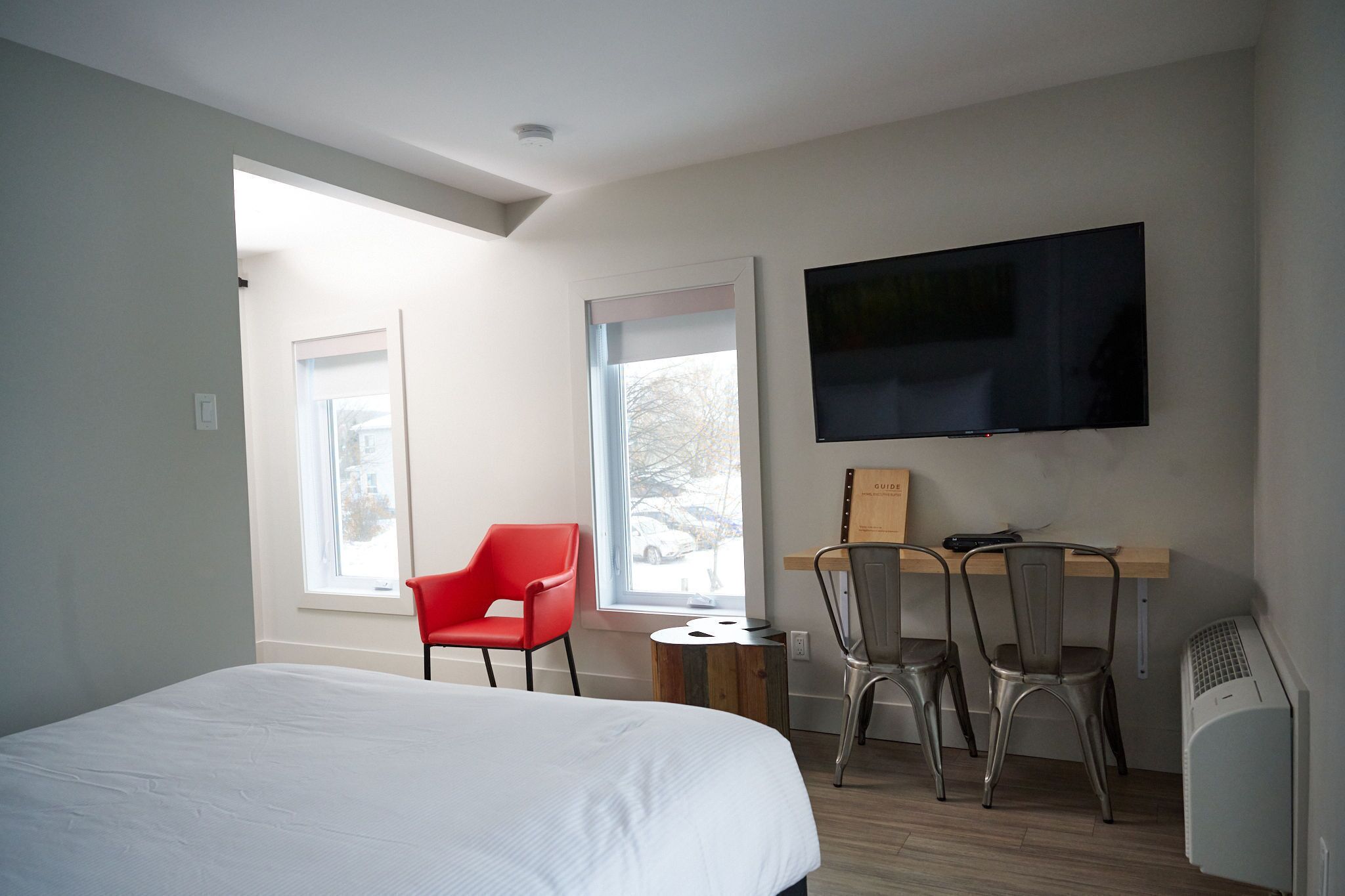 1 habitación, tabla de planchar con plancha, wifi gratis y ropa de cama 