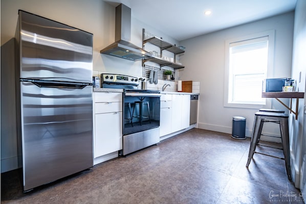Fridge, microwave, oven, stovetop