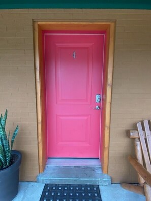 Exterior detail - Tahquamenon Suites Lodging - One-Bedroom Suite # 4 (Paradise)