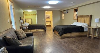 Tahquamenon Suites Lodging - Double Queen Suite