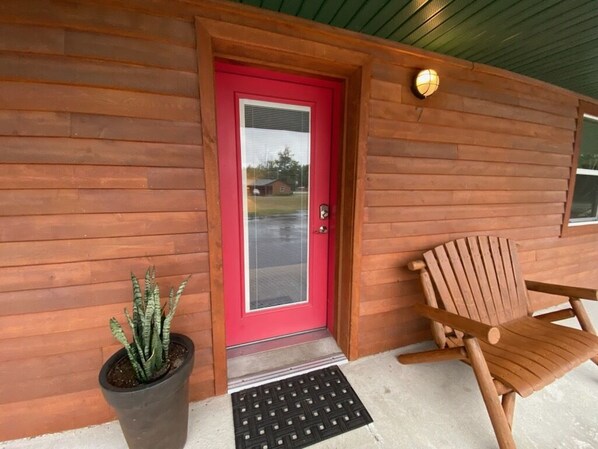 Exterior detail - Tahquamenon Suites Lodging - Double Queen Suite (Paradise)