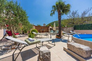 Terrace/patio - Holiday home with swimming pool and large sun terrace (Grižane)