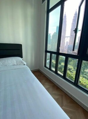 2 quartos, ferros/tábuas de passar roupa, Wi-Fi, roupa de cama