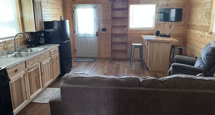 Red cabin close to University of Central Missouri and Whiteman AF Base