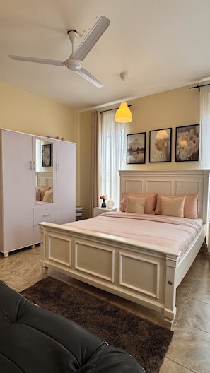 3 bedrooms, iron/ironing board, travel cot, free WiFi
