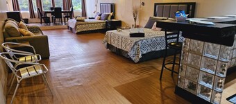 Cozy studio near rest,malls,beaches, attractions, plenty of secure parking.