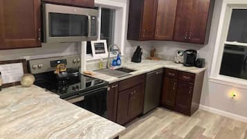 冰箱、微波炉、烤箱、炉灶