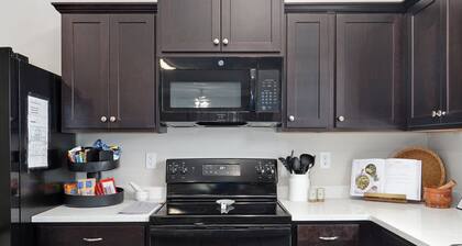 Maryland St. House 4 Bedroom near Missouri State University & Mercy Hospital.