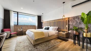 Monolocale Luxury | 1 camera, una cassaforte in camera, una scrivania, postazione laptop