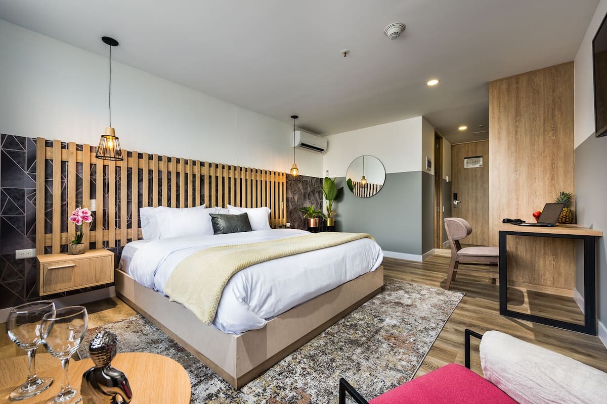 Luxury-Studio | 1 Schlafzimmer, Zimmersafe, Schreibtisch, laptopgeeigneter Arbeitsplatz