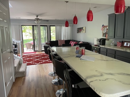 Interior. Family-sized Condo, 20 minutes to Indiana University & 5 minutes to Lake Monroe