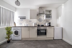 Apartment | Private kitchen - Leicester - Apartment - Sleeps 6 - 97ws (Leicester)