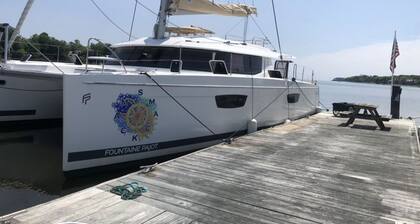 Luxurious 50 ft. Fountaine Pajot Saba. Six Cabin six head layout.