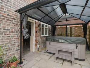 Bồn tắm spa ngoài trời