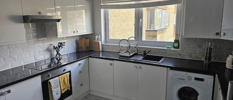 Apartment | Private kitchen | Full-sized fridge, microwave, oven, stovetop