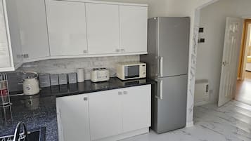 Apartment | Private kitchen | Full-sized fridge, microwave, oven, stovetop
