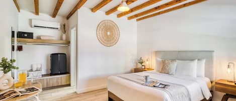 Standard Double Room | In-room safe, individually decorated, individually furnished