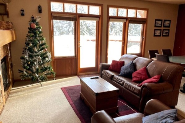 TV, fireplace - Red Rob #5 Red Mountain (Rossland)