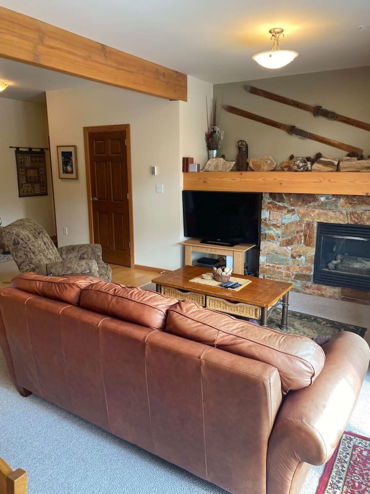 Télévision, cheminée