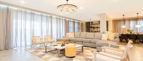 House | 9 bedrooms, desk, Internet