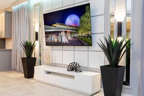 House | 9 bedrooms, desk, Internet