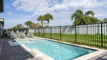 House | 8 bedrooms, Internet