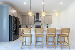 House | 8 bilik tidur, Internet 