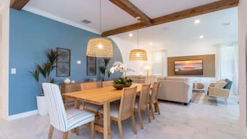House | 8 bedrooms, Internet