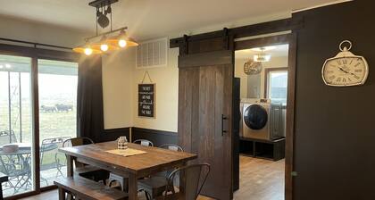 This country charm farmhouse is newly remodeled and super cute