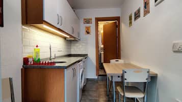 Fridge, oven