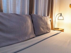 5 bedrooms, desk, iron/ironing board, free WiFi - Spacious Villa, Big Pool, Solar Power & Lush Mountain Views (Naguabo)