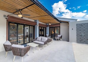 Terrace/patio - Luxurious 3 Bedroom Villa & Pool  Close to Beach in Playa Grande, Costa Rica (Santa Cruz)