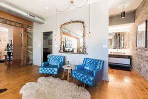 Interior - The Grand Kimball Lodge, Logan Square, Sleeps 14 (Chicago)