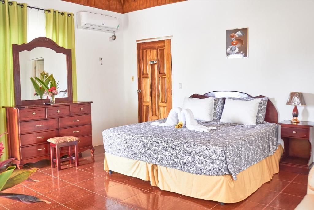 9 bedrooms, iron/ironing board, WiFi, bed sheets