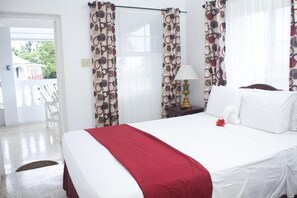 9 quartos, ferros/tábuas de passar roupa, Wi-Fi, roupa de cama