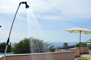 المنطقة المحيطة بالمنشأة