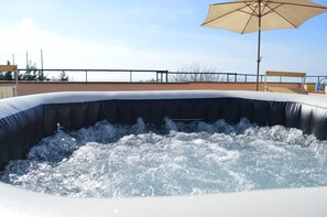 Bañera de hidromasaje exterior