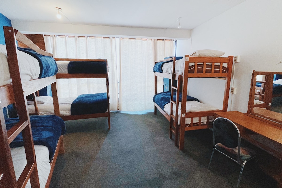 1 habitación, ropa de cama hipoalergénica y cubrecamas