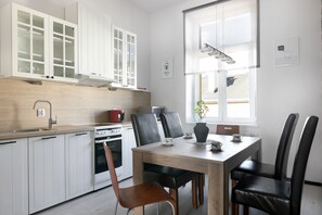 Fridge, microwave, dishwasher, coffee/tea maker