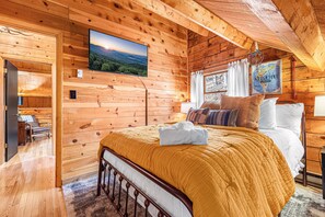 3 bedrooms, WiFi, bed sheets - Cozy Cabin, Newly Updated, Mtn Views, Hot Tub, Hiking, Mountain Biking (Mars Hill)
