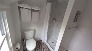 تجهيزات دش، مجففات شعر، مناشف، صابون