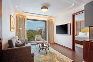 华丽套房, 1 张特大床 | 起居区 | 55-英寸LED 电视（配备数码频道）、Netflix、流媒体服务