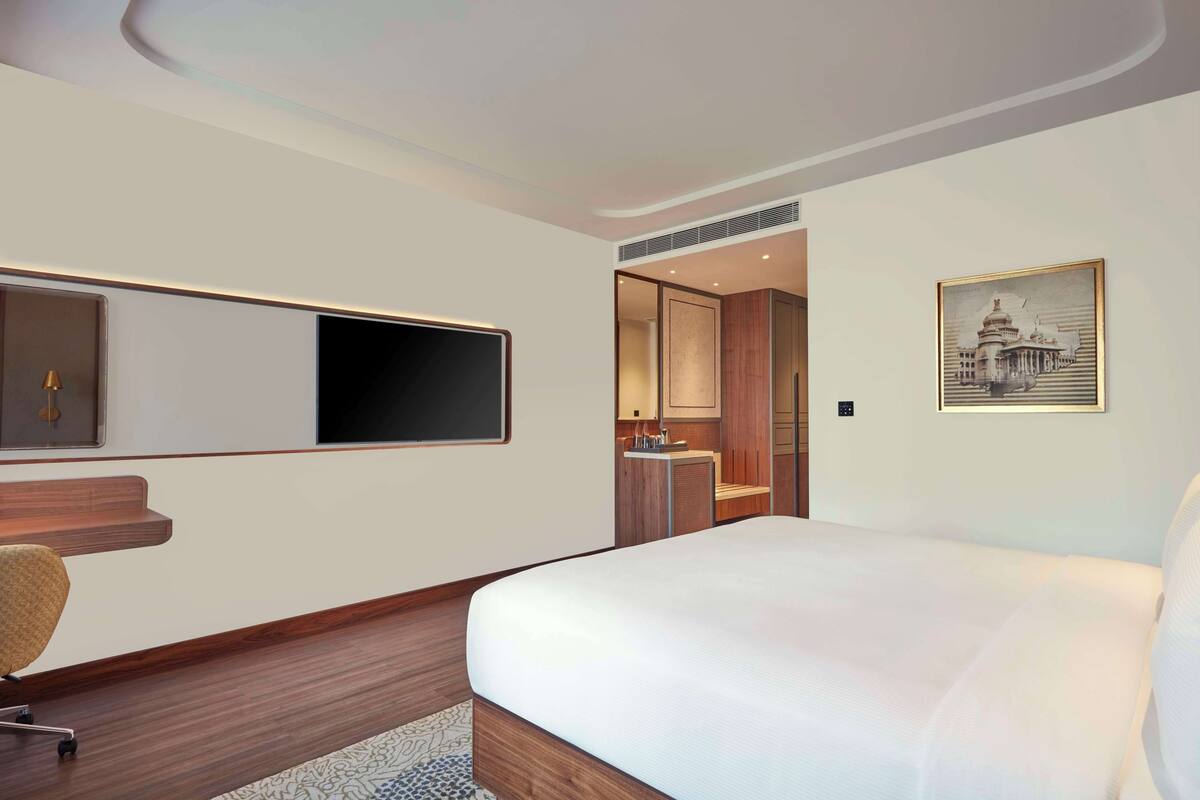 Bộ đồ giường kháng dị ứng, minibar, két bảo mật tại phòng, bàn