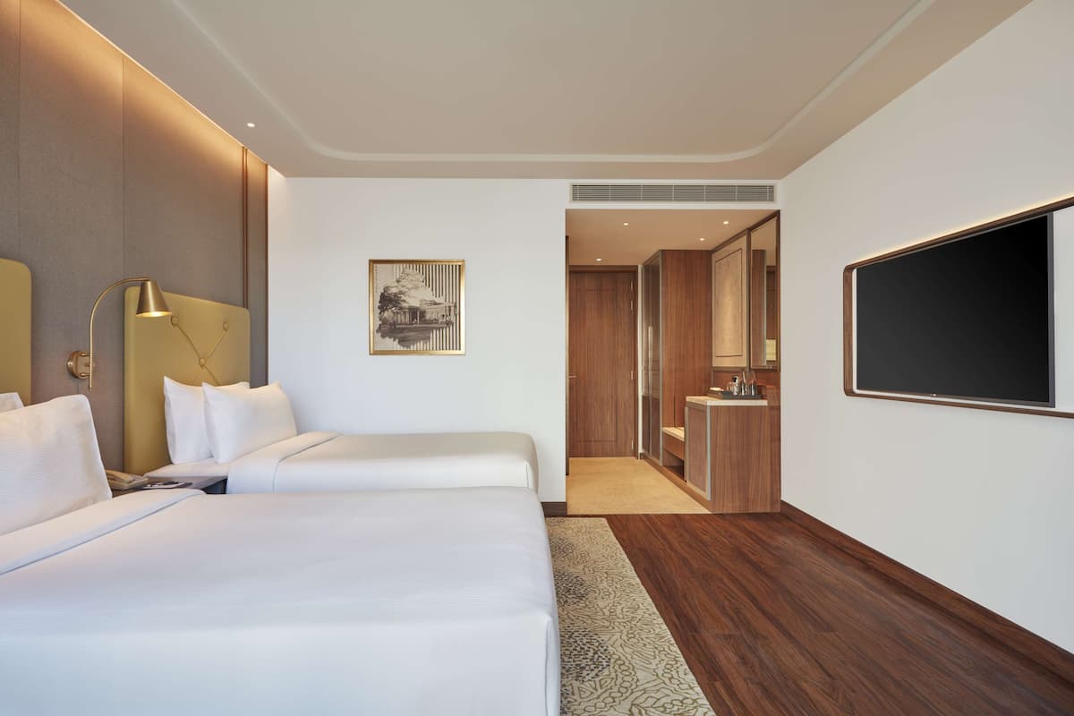 Bộ đồ giường kháng dị ứng, minibar, két bảo mật tại phòng, bàn