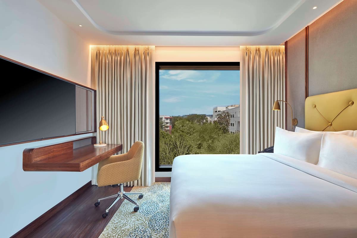 Phòng Suite Deluxe, 1 giường cỡ king | Bộ đồ giường kháng dị ứng, minibar, két bảo mật tại phòng, bàn