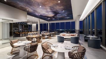 2 bares o lounges, lounge en el lobby, bar en la azotea