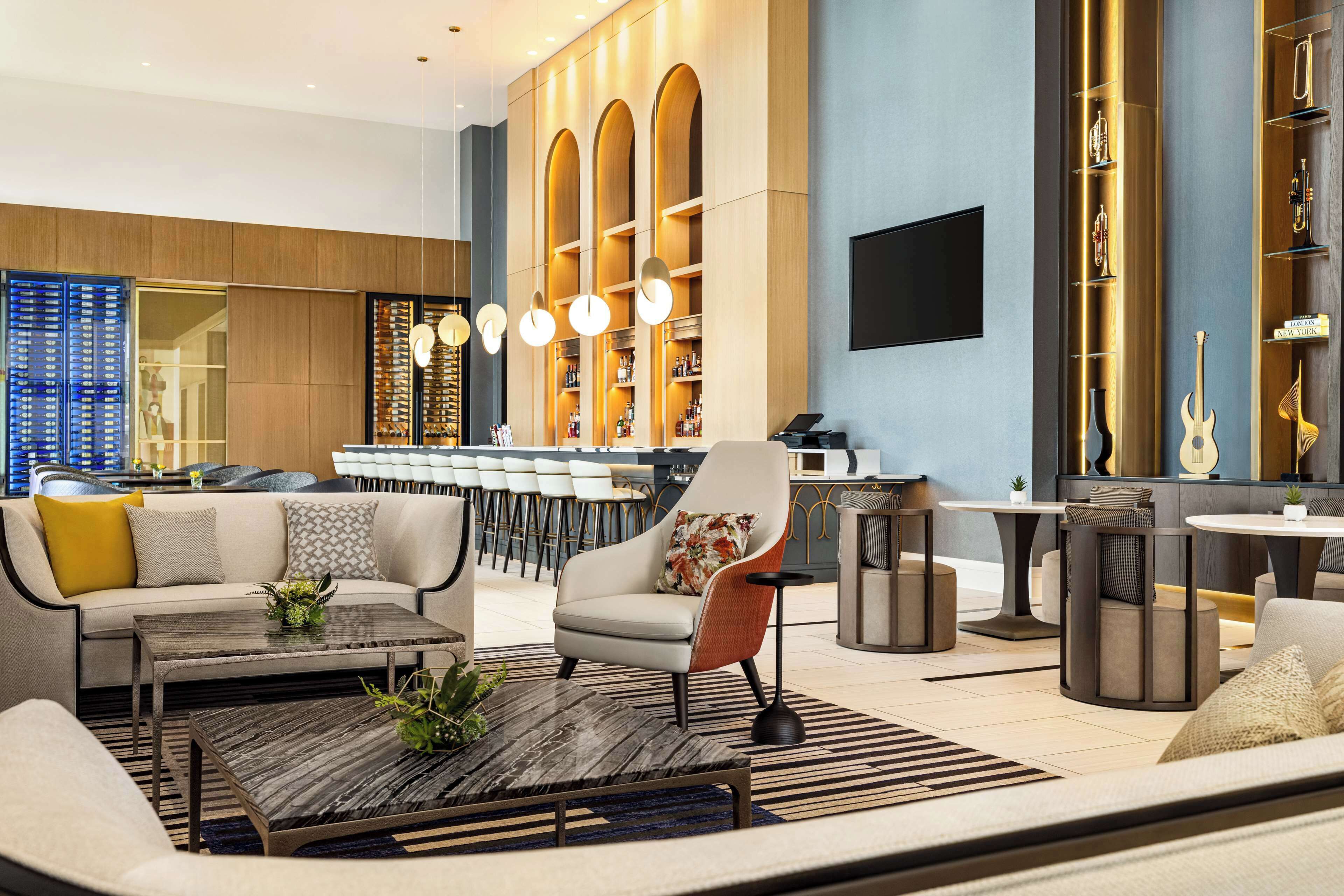 2 bars/lounges, lobby lounge, rooftop bar