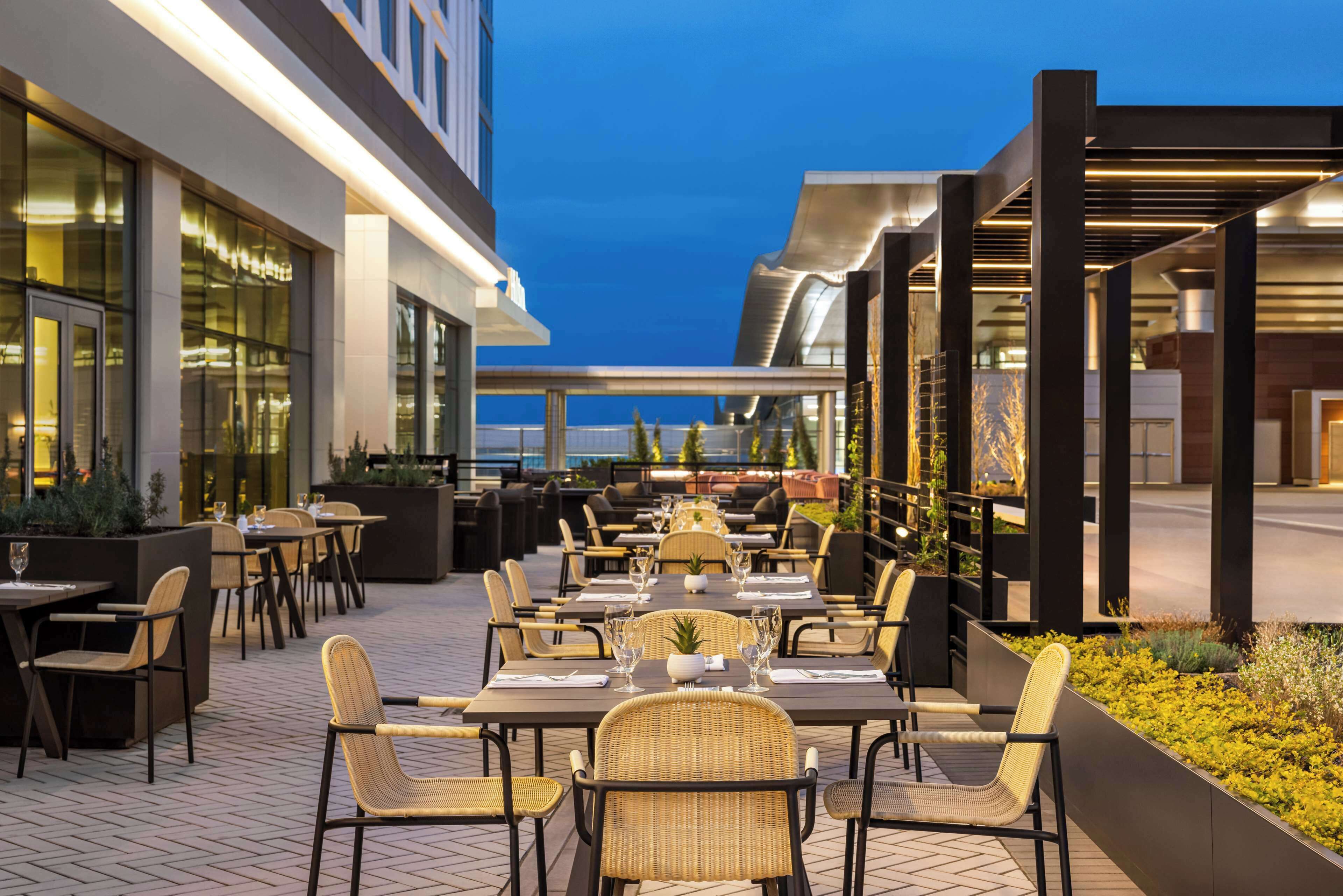 breakfast, lunch, dinner served; american cuisine