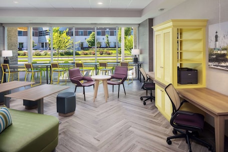Business centre. Home2 Suites By Hilton Wilmington Medical Park Downtown