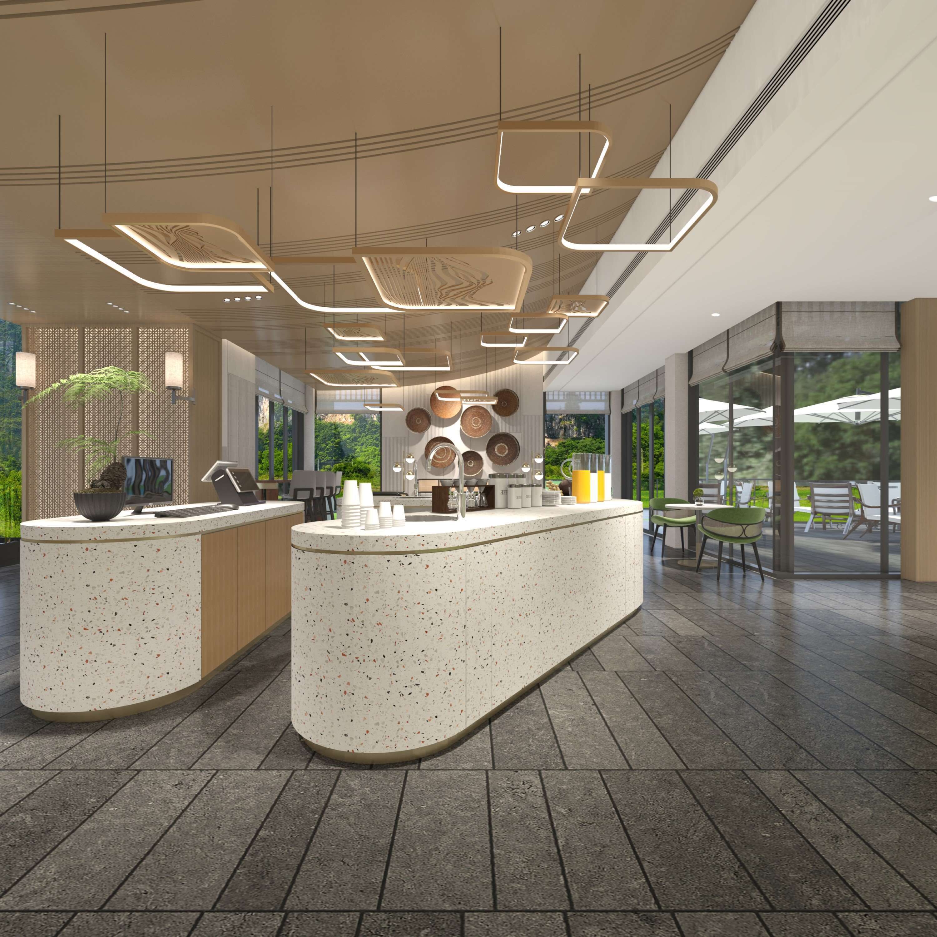 Een moderne receptiebalie met twee gebogen toonbanken, een decoratief plafond en uitzicht op groen buiten.